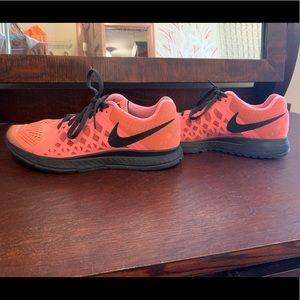 Pink & black Nike tennis shoes!